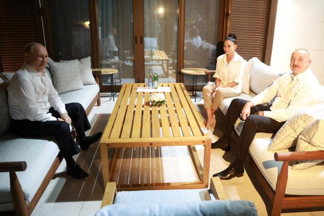 Putin Bakü'de! Azerbaycan Cumhurbaşkanı İlham Aliyev ve eşi Mihriban Aliyeva evinde ağırladı