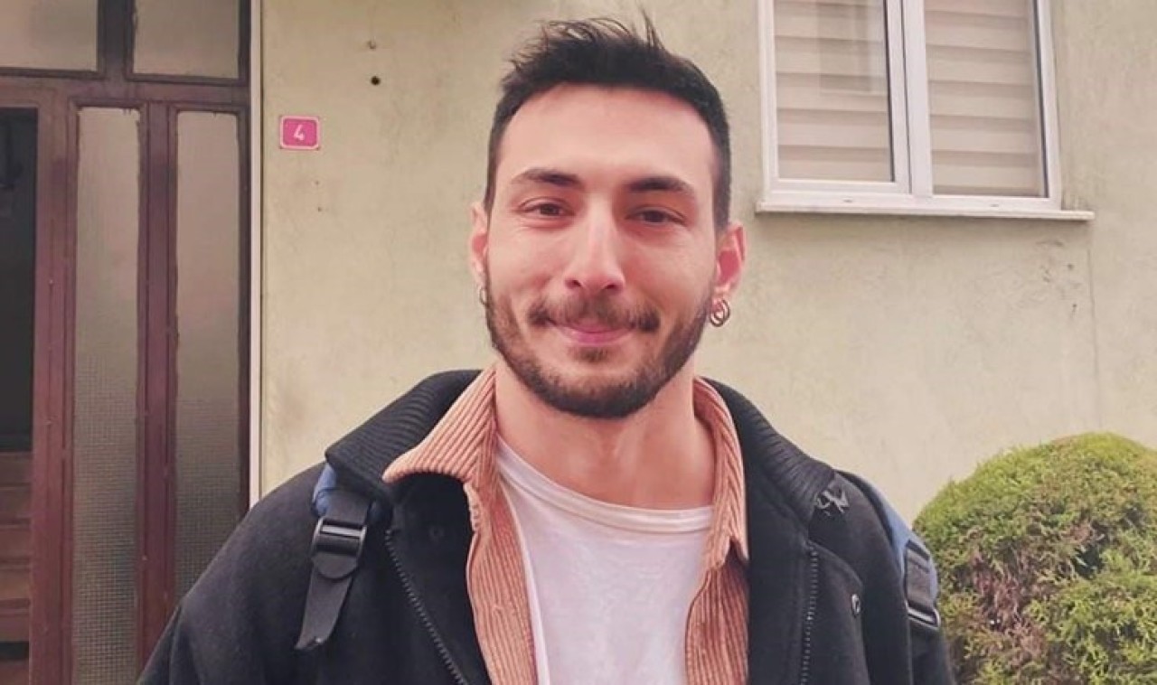 Bartın'da iple asılı halde bulundu. Deniz Çelebi öldü