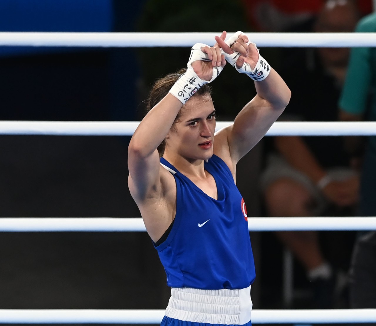 Esra Paris'te bronzda kaldı. Skandal maçı Bakan Bak tribünden izledi