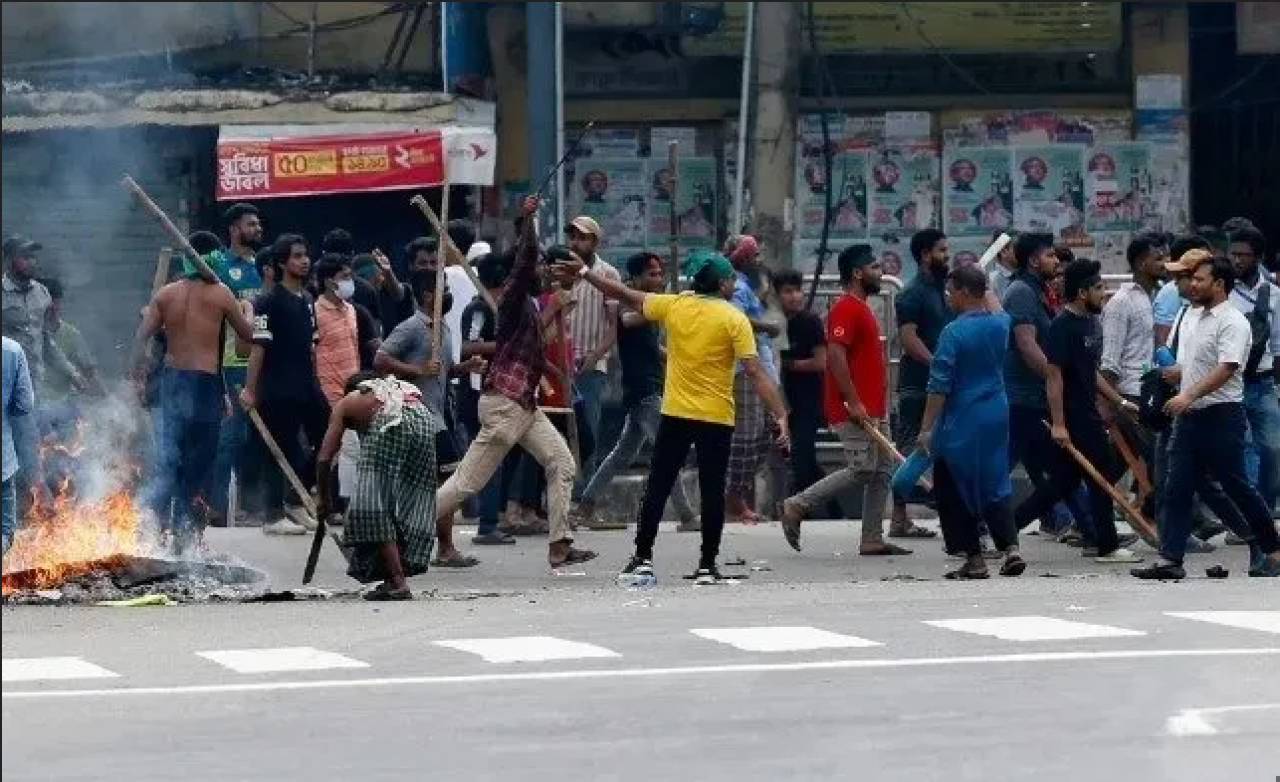 Bangladeş'te protesto: Ölenlerin sayısı 93'e yükseldi!