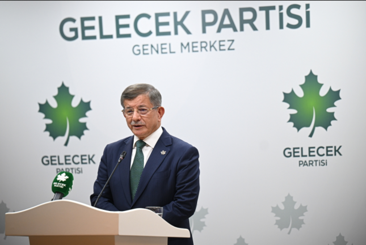 Davutoğlu'ndan "AK Parti" iddialarına yanıt!