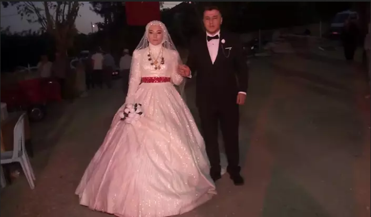 Düğün gecesi kazada ölen Mustafa Özer ile eşi Havvanur Özer yanyana toprağa verildi!