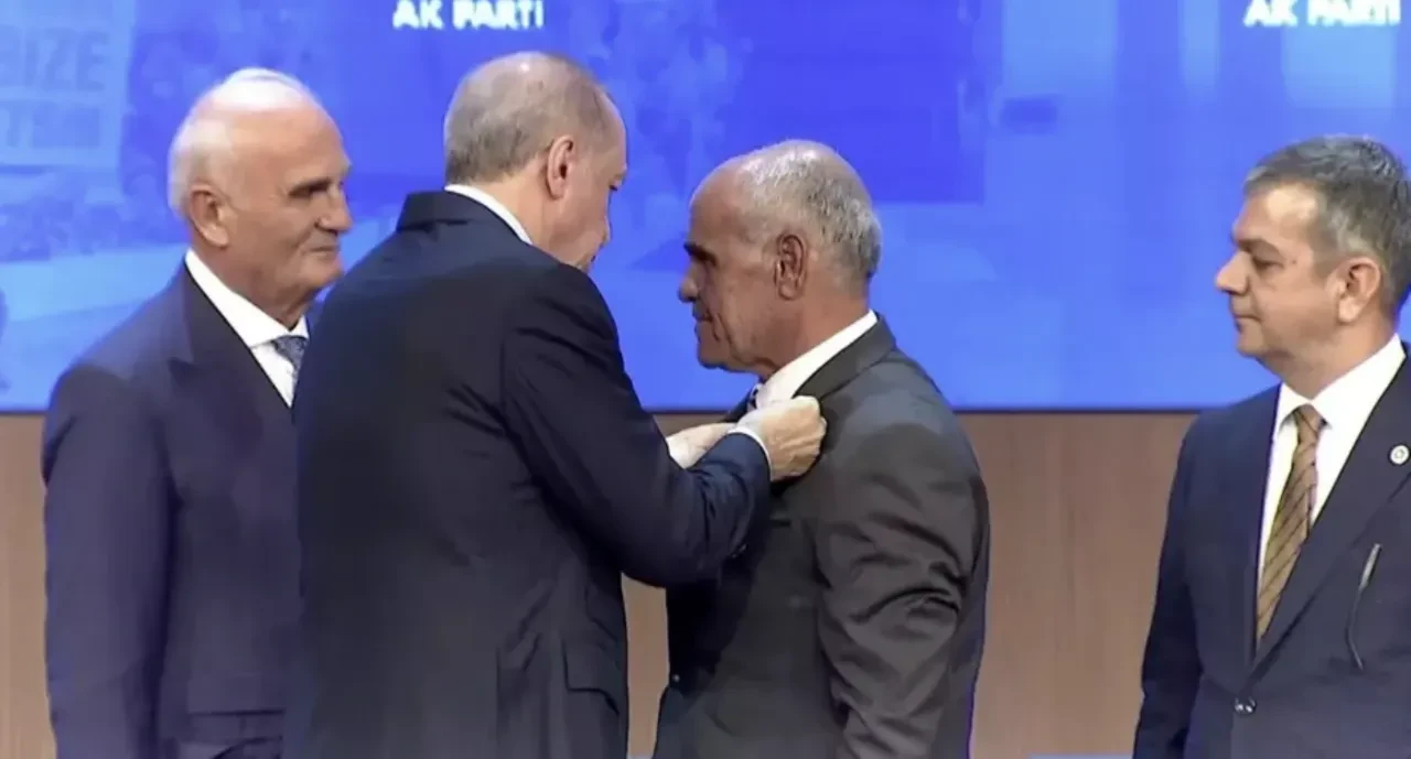 AK Parti'ye katılan belediye başkanları ve milletvekillerinin listesi belli oldu