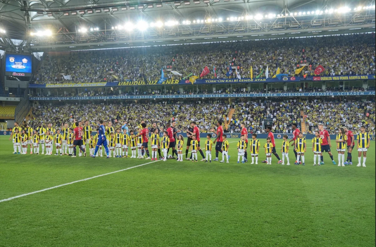UEFA Fenerbahçe'ye ceza verdi!