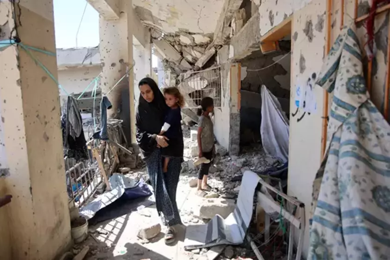 İsrail Filistin'de  iki okulu vurdu: 15 ölü,  30 yaralı