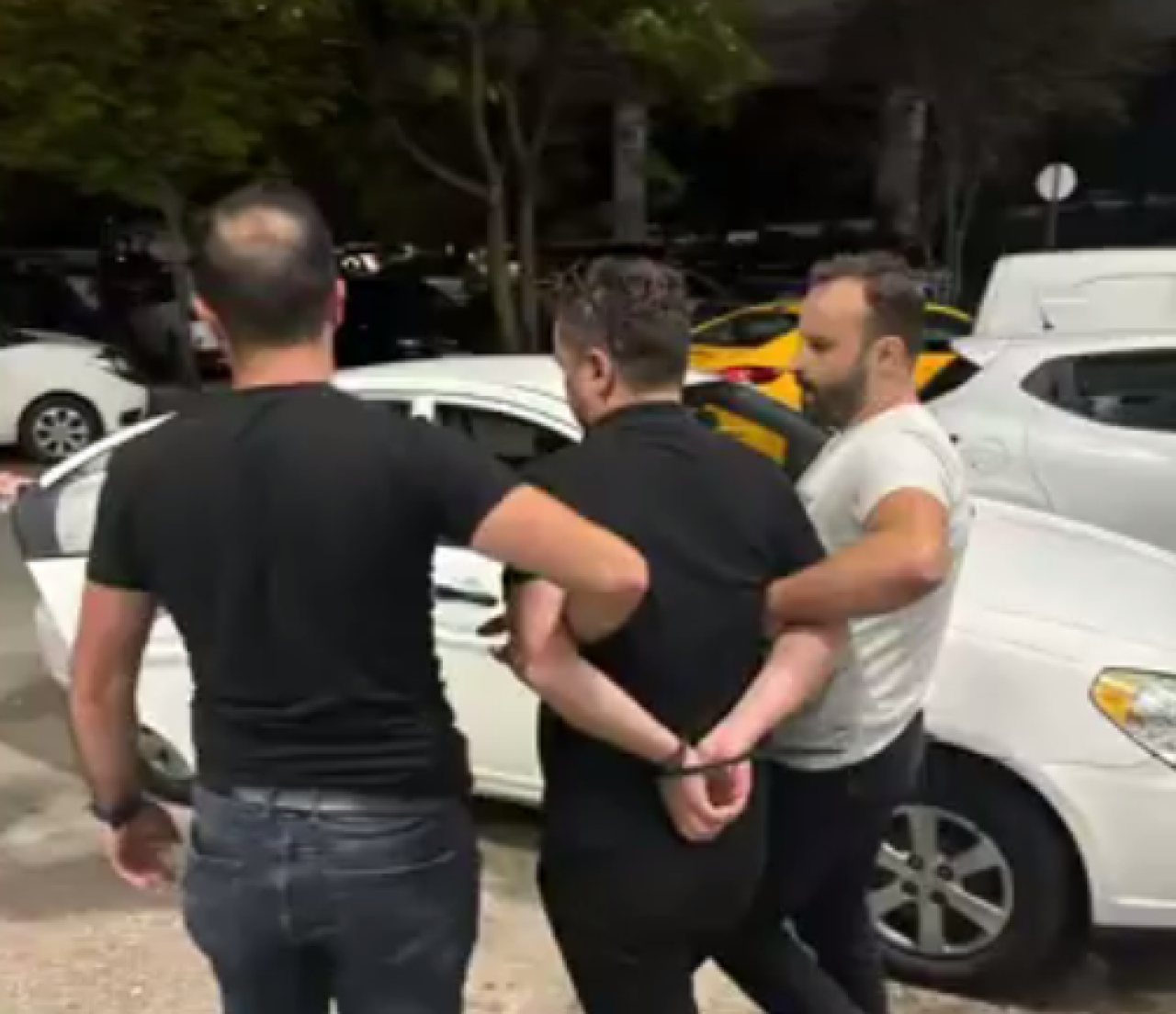 Bakan Yerlikaya duyurdu: Sosyal medyada hakaret savuran şahıs gözaltında!