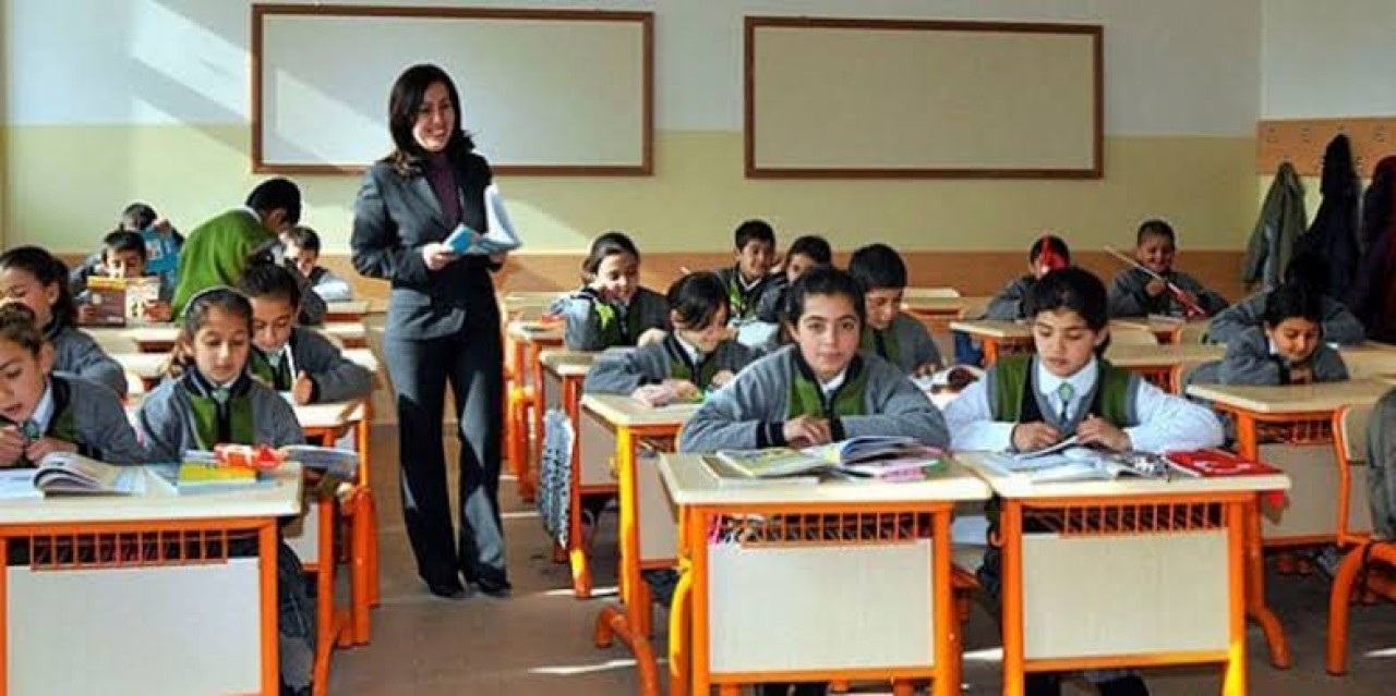 Öğretmenlere yeni kıyafet düzenlemesi: Okula artık böyle gidecekler