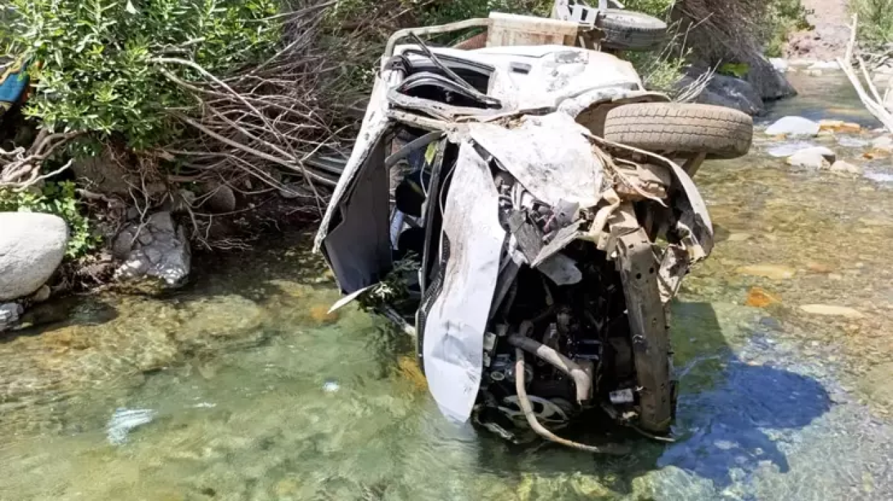 Kamyonet uçuruma yuvarlandı: Mücahit Baytok ve  Abdullah Ayaz öldü,  1 yaralı