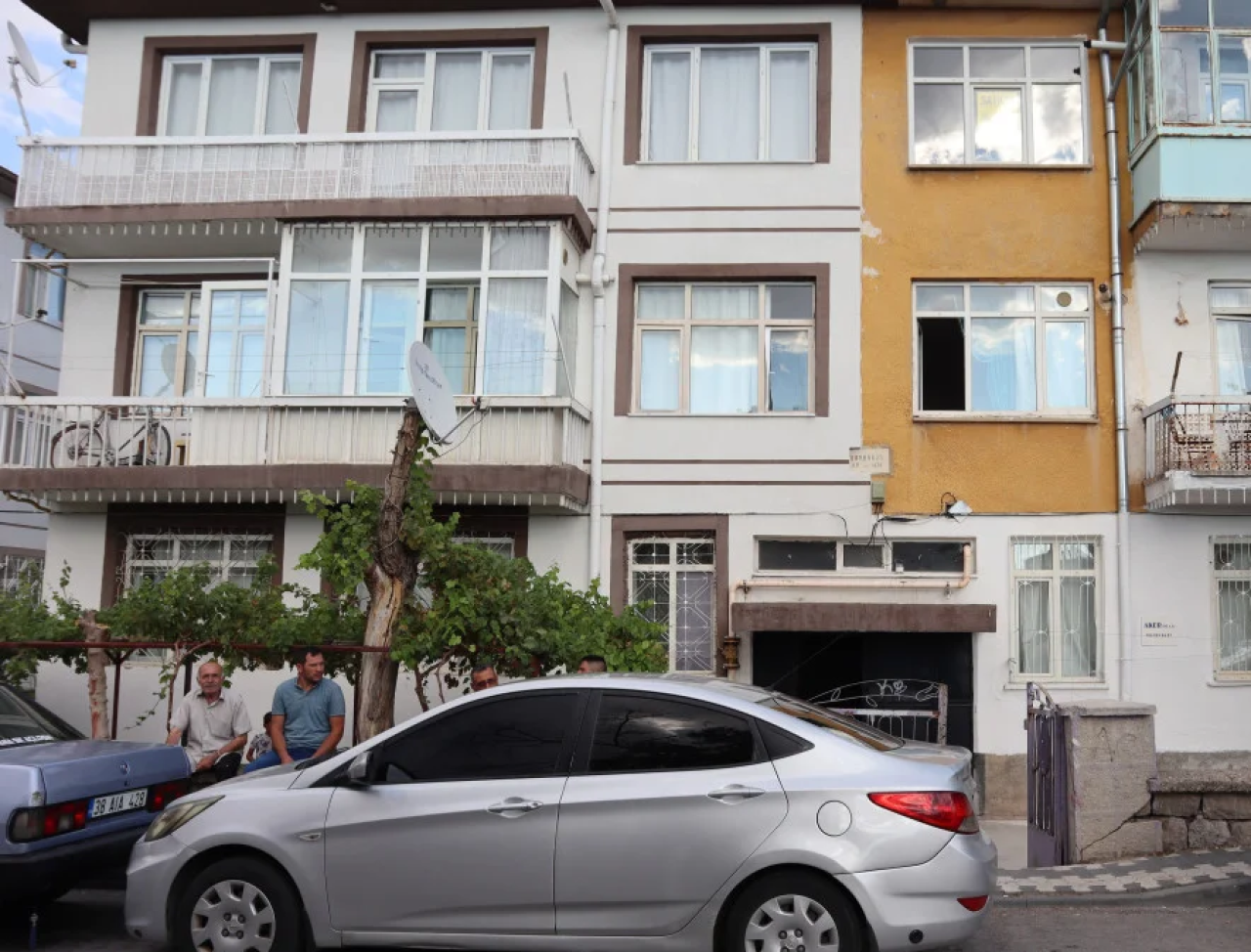 Kayseri'de firari koca eşini çocuklarının gözü önünde bıçakladı!