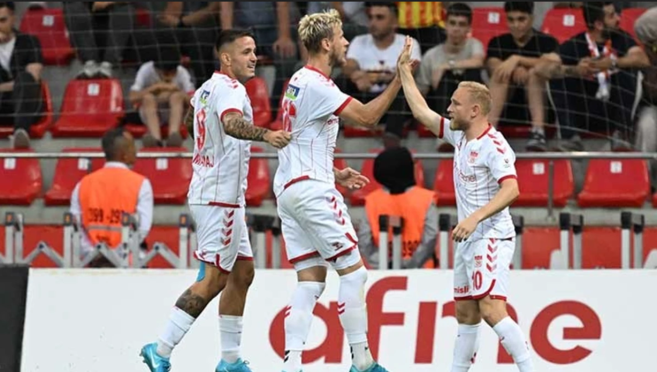 Sivasspor,  Kayserispor'u 2-1 yendi!