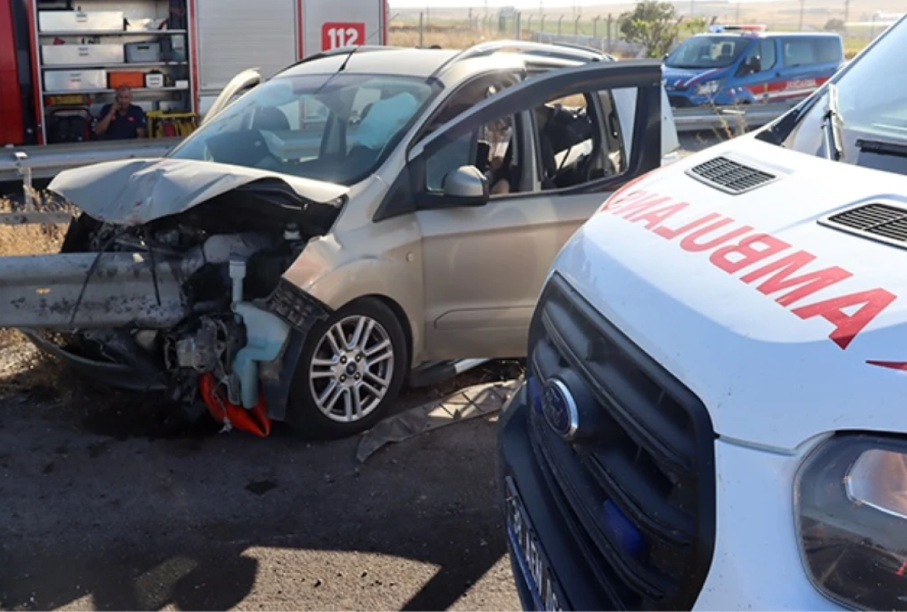 Kayseri'de feci kaza! Otomobil bariyerlere saplandı: Aynı aileden 2 kişi öldü 4 yaralı!