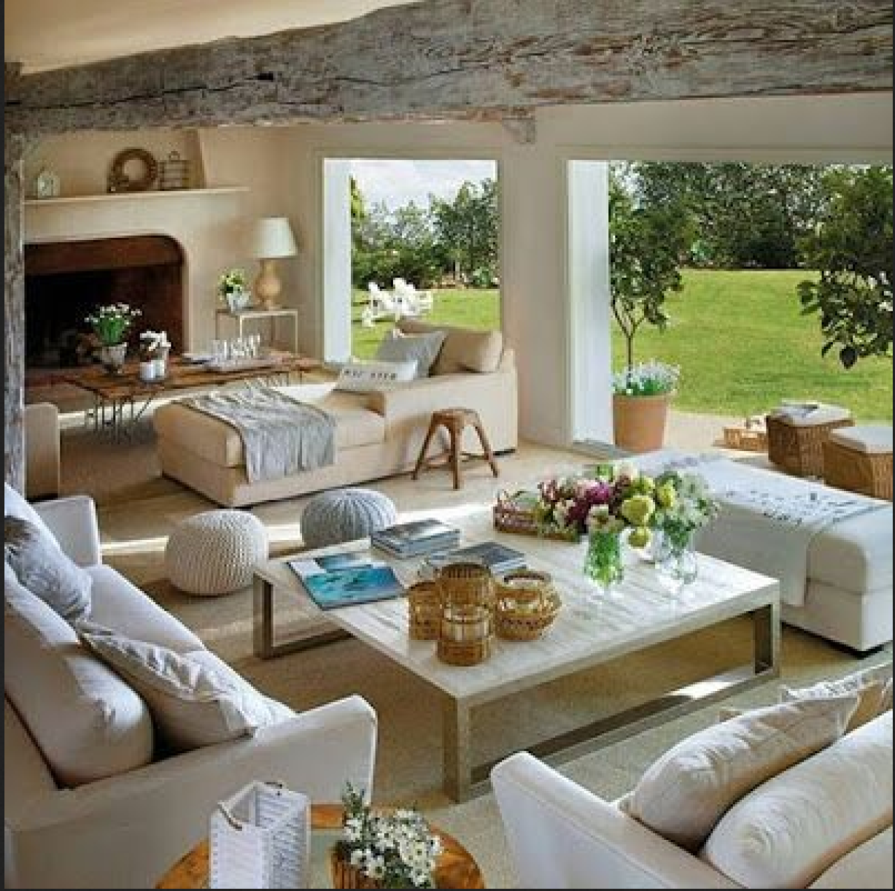 Yaz Aylarında Evde Şık Dekorasyon: Ferah ve Canlı Mekanlar Yaratın