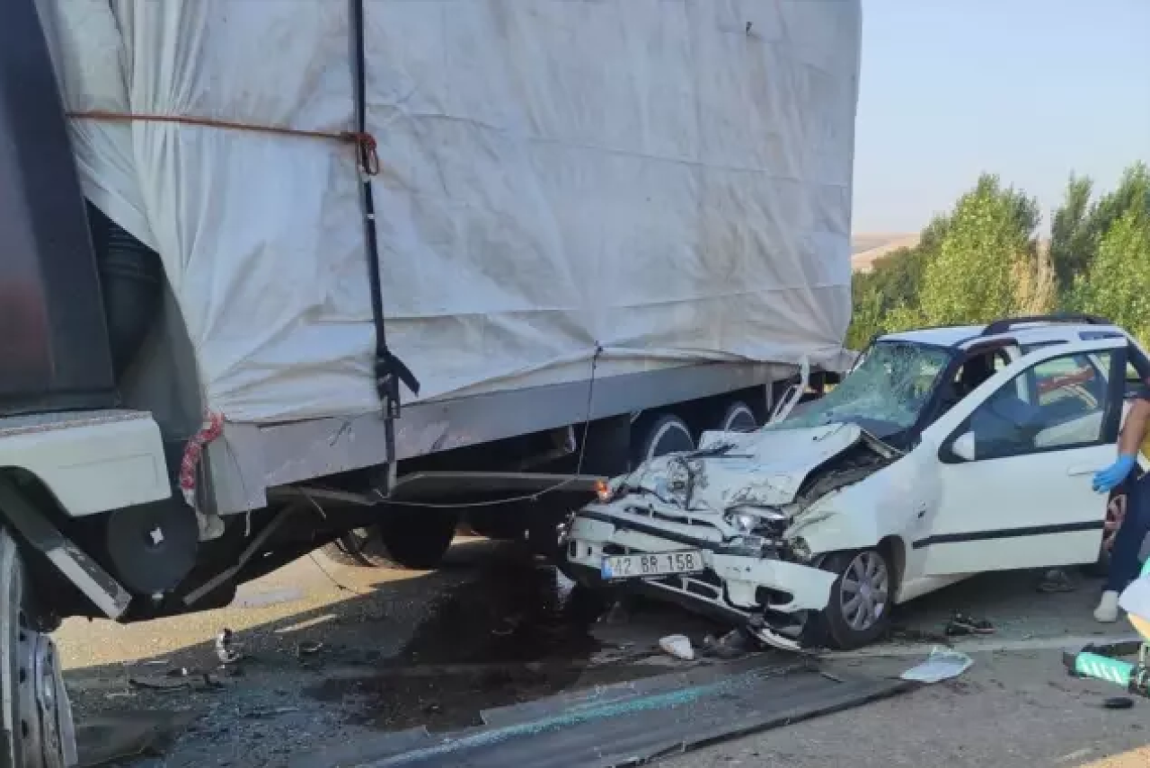Konya'da feci kaza:  Rüstem Selman Baş, Lütfiye Baş, Ali Şentürk, Melek Şentürk, Yasin Baş öldü, 1 yaralı