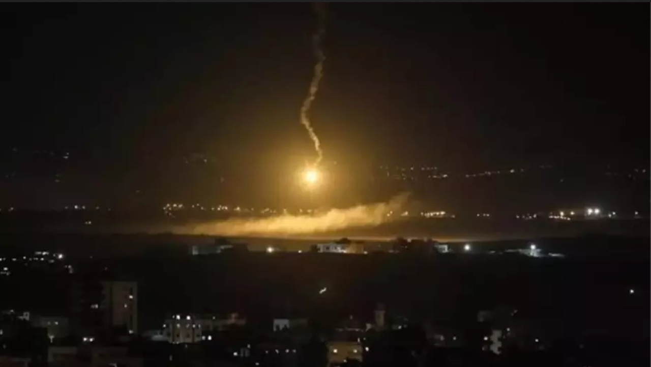 İsrail komşu ülkeyi vurdu vurdu: Çok sayıda ölü var