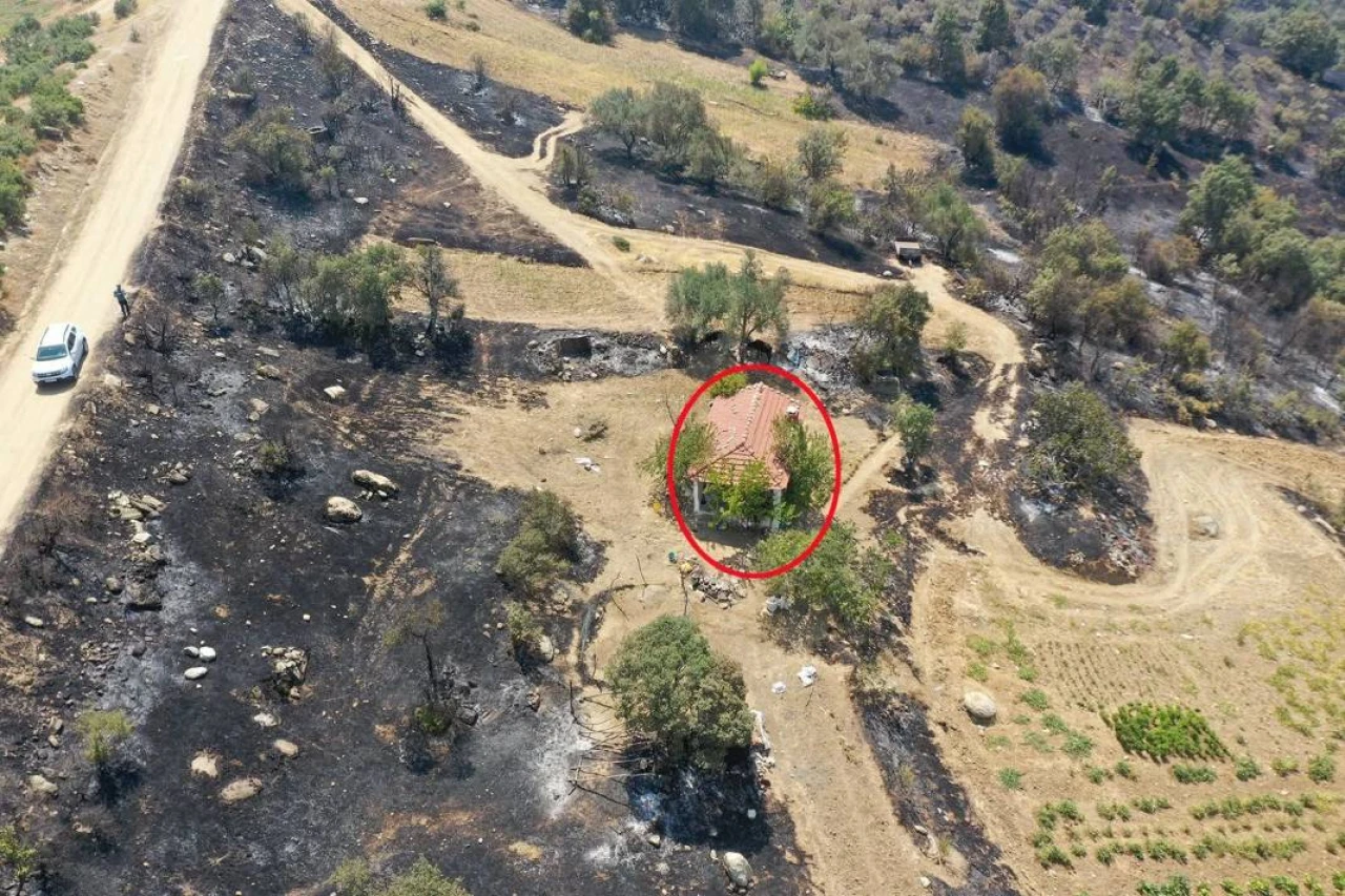 70 yaşındaki nene yangının ortasındaki evini böyle kurtardı: Kıvılcım bile düşmemiş