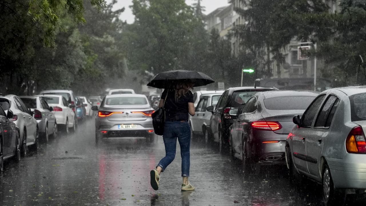 Meteoroloji 11 ili uyardı: Gök gürültülü sağanak geliyor