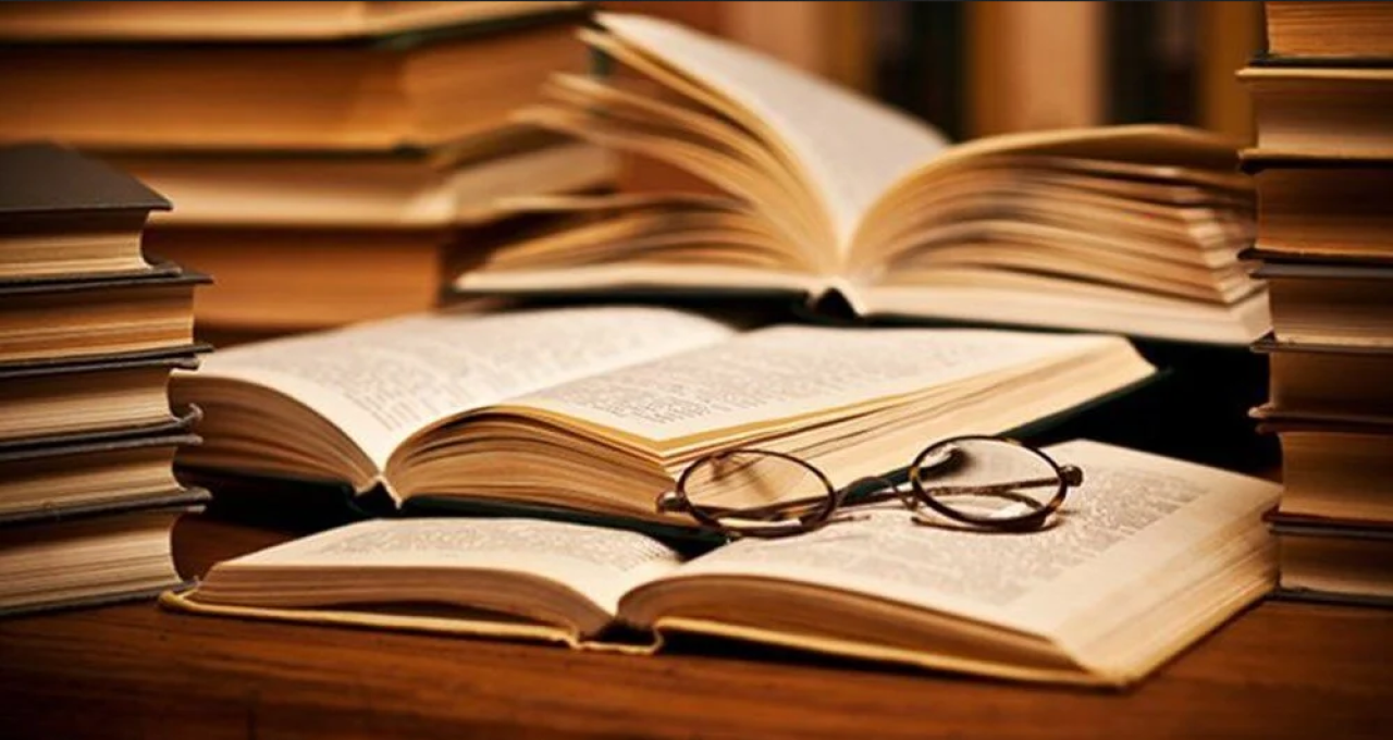 Sahnede Edebi Bir Yolculuk: Türk Edebiyatından Uyarlanan Tiyatro Oyunları