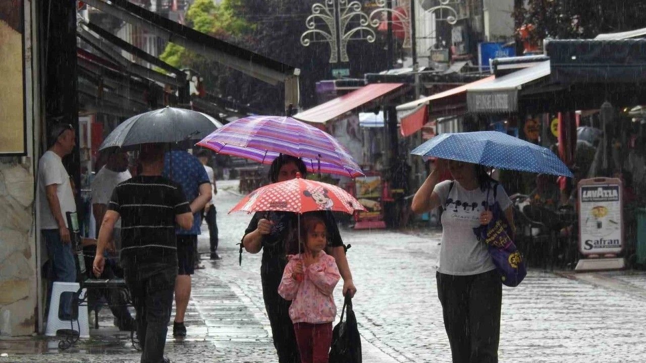 30 il için sağanak uyarısı. Meteoroloji açıkladı. Çok şiddetli olacak