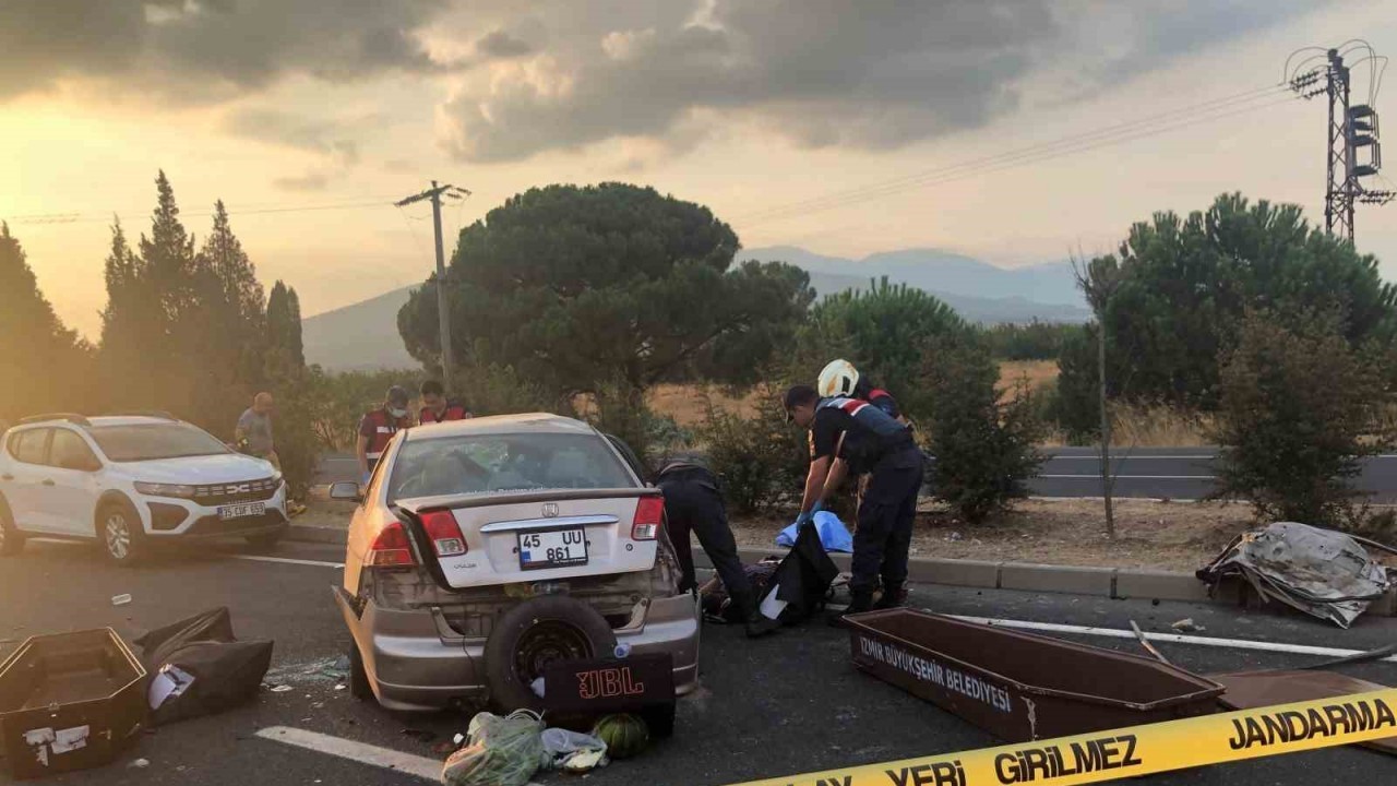 İzmir'de feci kaza: Hüseyin Ali Ceylan ve Zeliha Ceylan yaşamını yitirdi 3 ağır yaralı