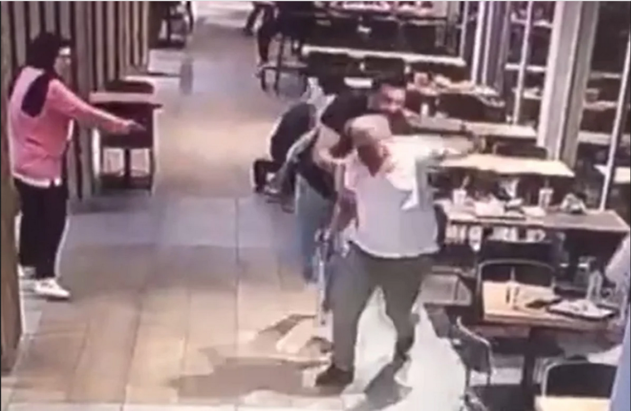 Aksaray'da bir kadın,  kafede oturan adama kurşun yağdırdı!