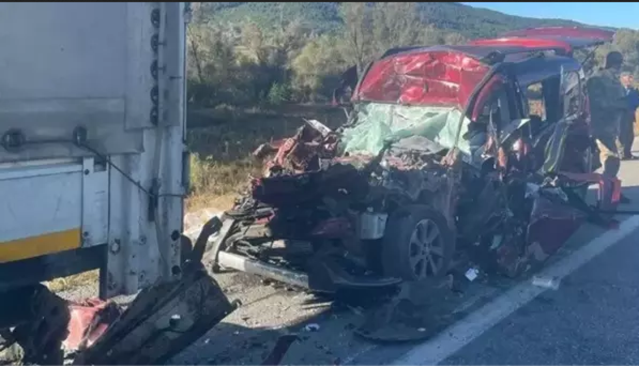 Erzincan'da feci  kaza: 3 ölü,  2 ağır yaralı