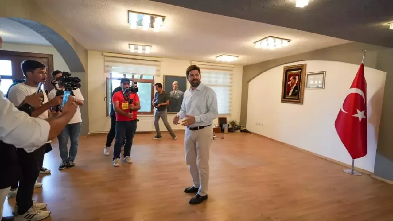 Belediye başkanına büyük şok! Haciz geldi,  odası bomboş kaldı!