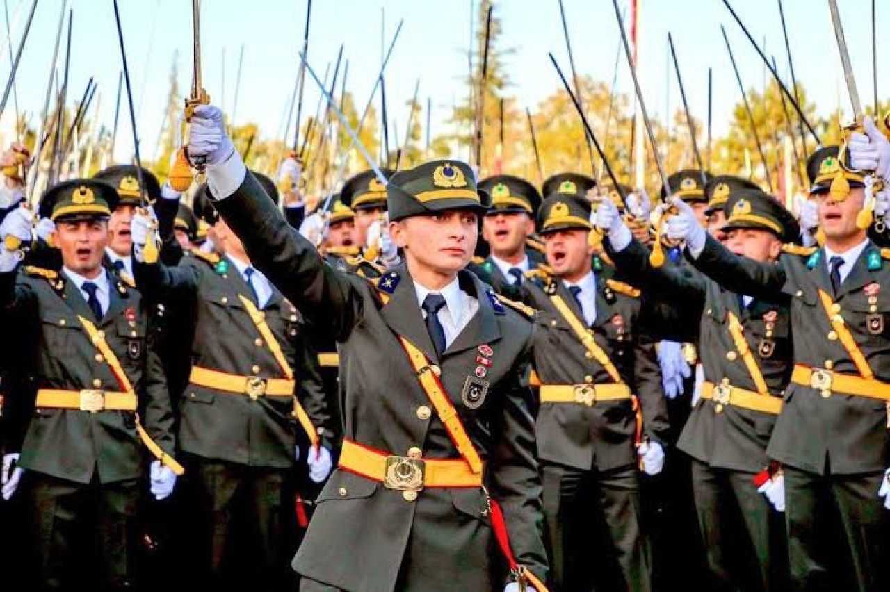 AK Parti'den 'Mustafa Kemal'in Askerleriyiz' sloganı atan teğmenler hakkında ilk açıklama