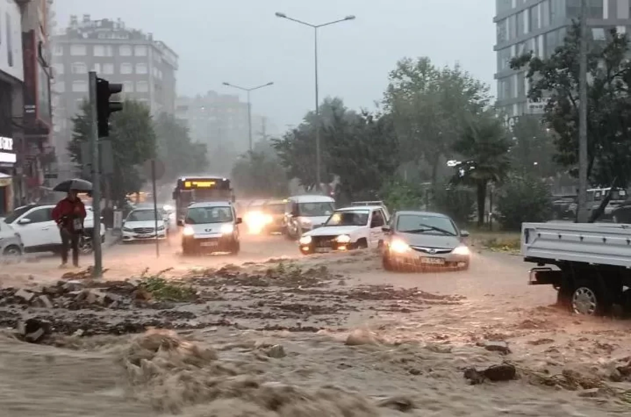 Meteoroloji ve AFAD'dan 7 il için turuncu ve sarı kodlu alarm!