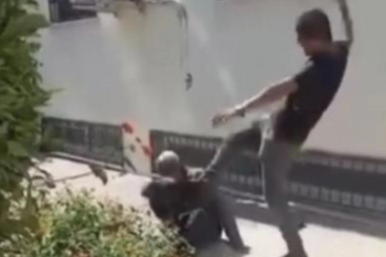 Osmaniye'de şok eden olay: Yaşlı adamı acımasızca dövdü