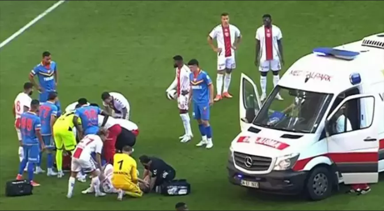 Korkutan sakatlık! Ambulansla hastaneye kaldırıldı