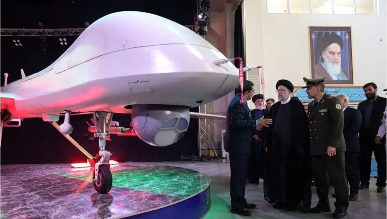 İran’dan güç gösterisi: Yeni balistik füze ve kamikaze İHA ilk kez sahnede