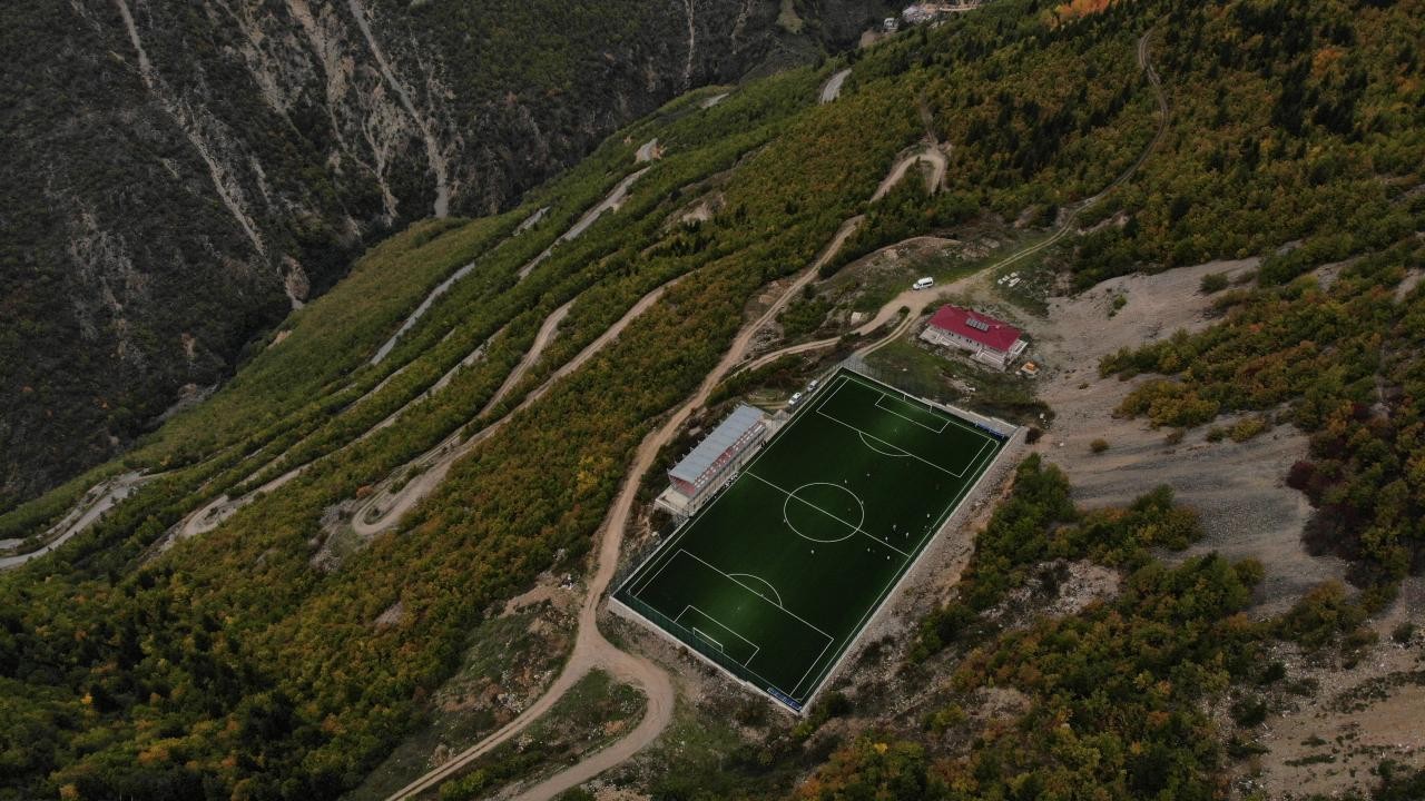 Stadyumu 4 bin metre yüksekliğe taşıdılar!