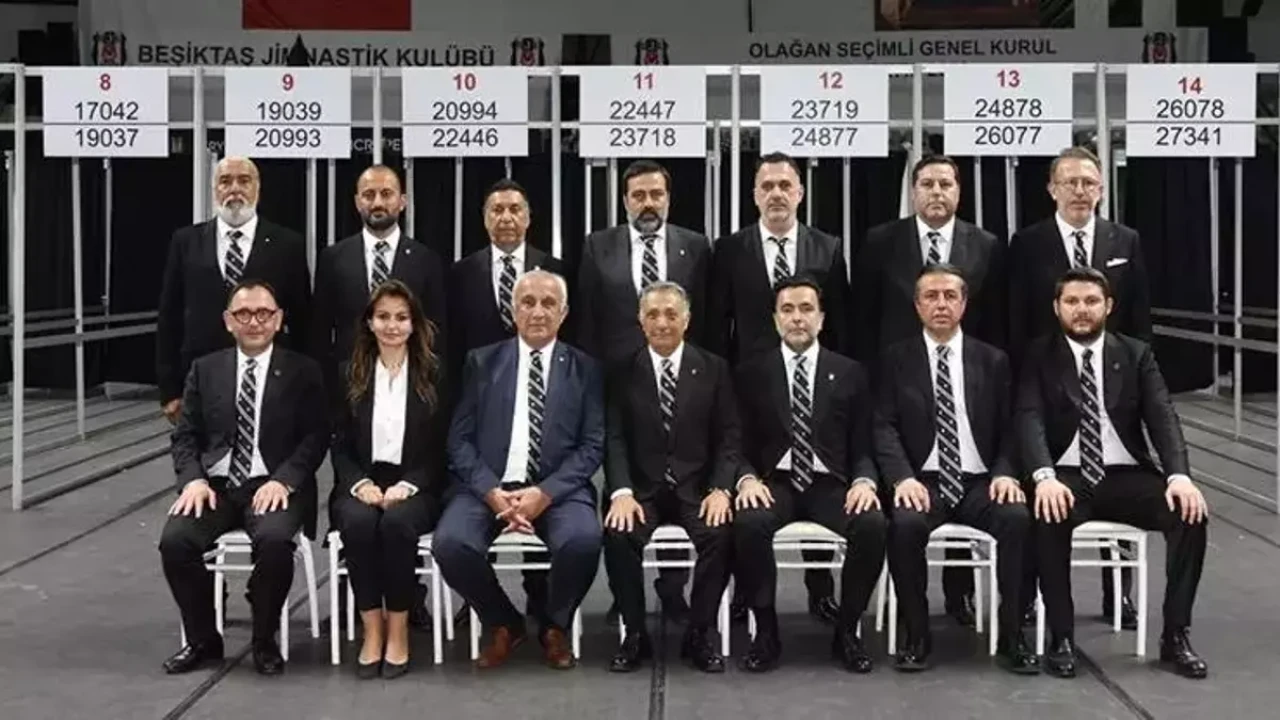 Beşiktaş Genel Kurulu olaylı başladı: Başkan destekçileri arasında kavga çıktı!