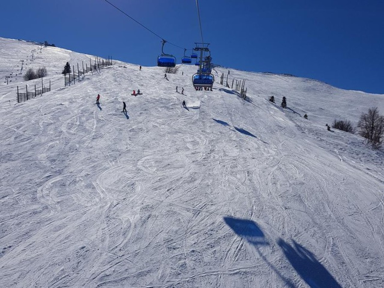 Tatilcilerin beklediği haber: Uludağ'a ilk kar düştü!