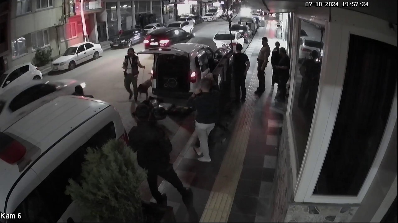 Durdurulan araçtan uyuşturucu madde ve makaron çıktı