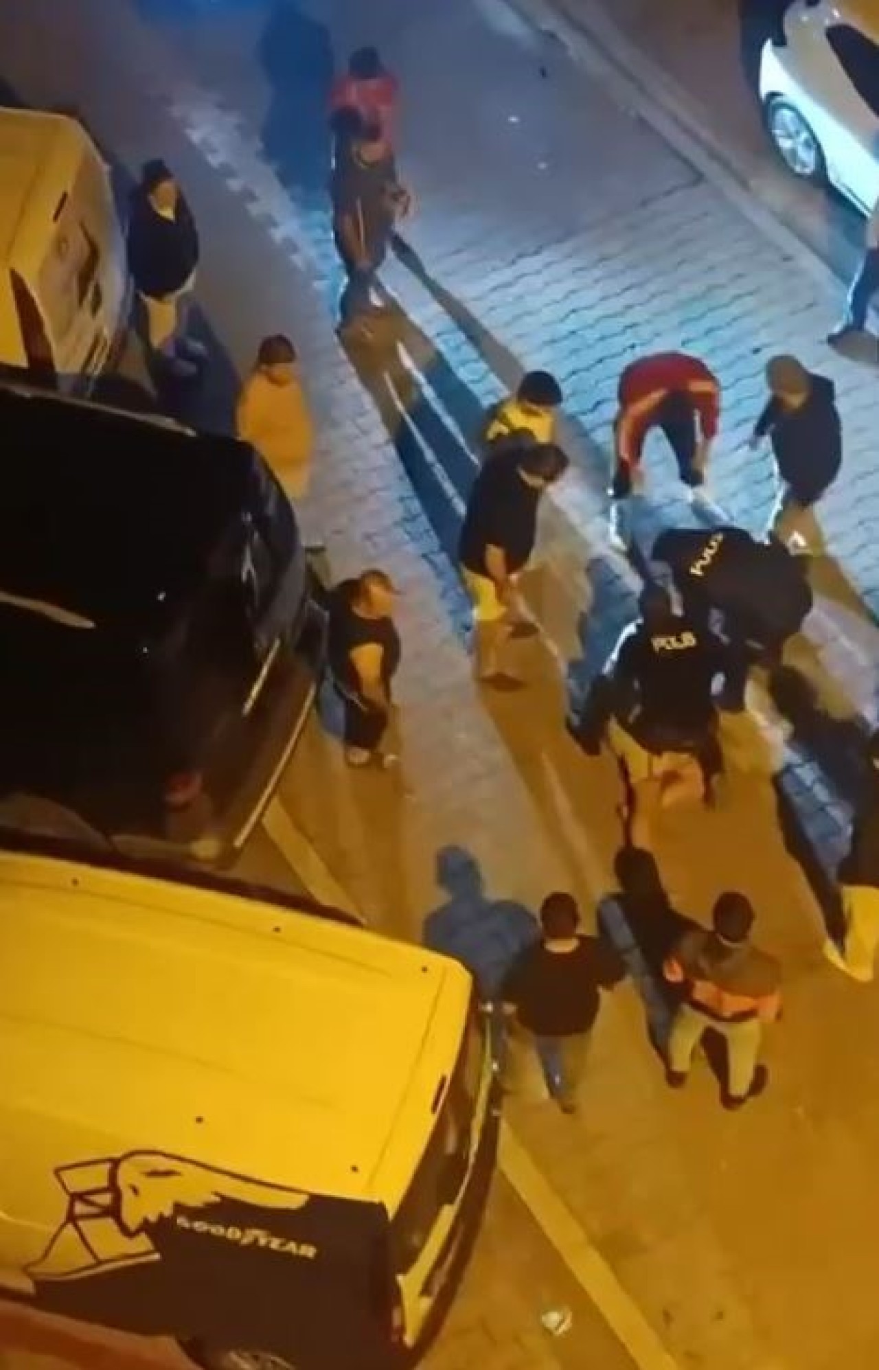 Eşini darp etti,  gözaltına alınca ortalığı birbirine kattı