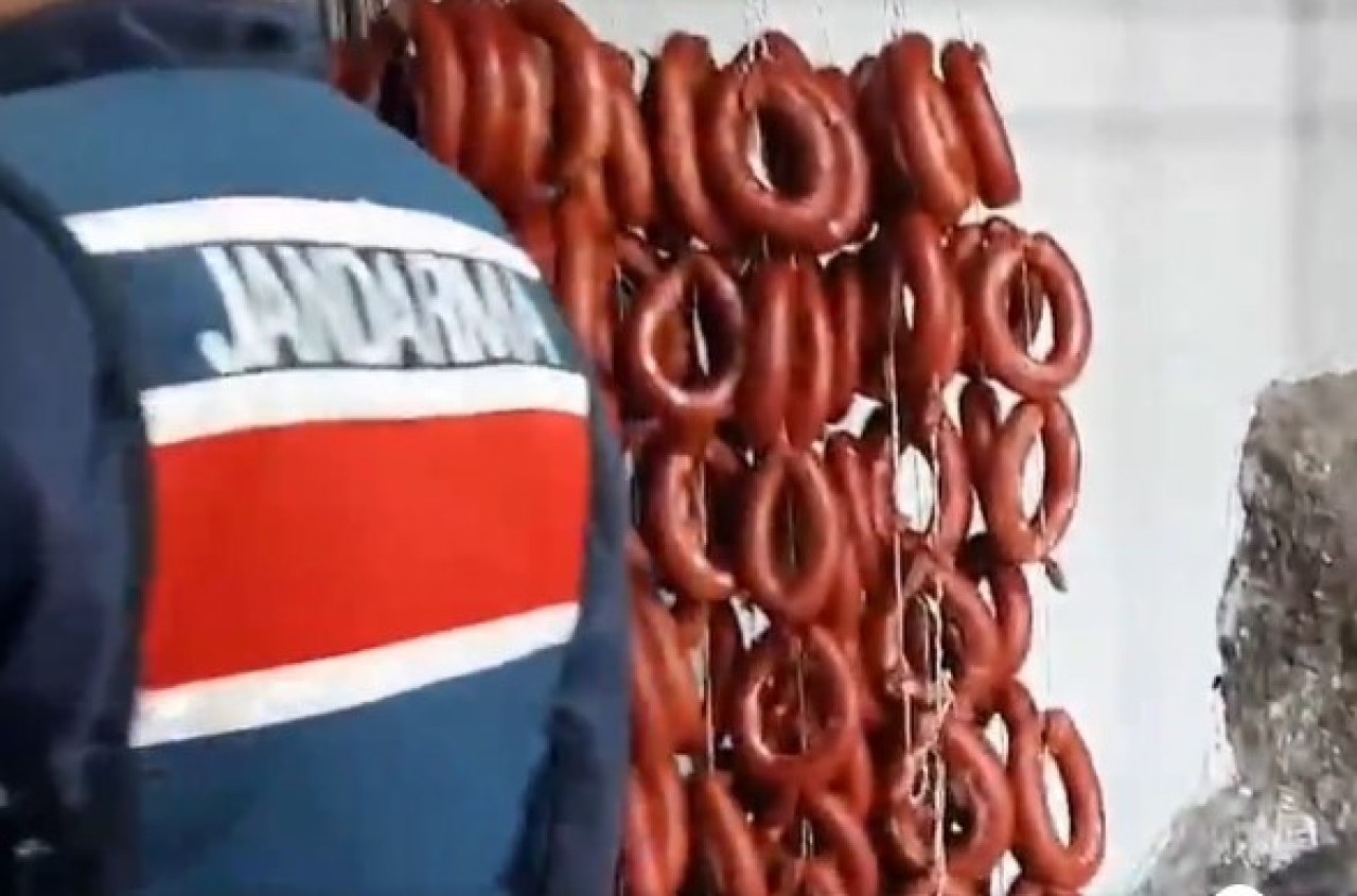 Gıda sahtekarlarına yönelik operasyon: 75 TL’ye sucuk yapıyorlardı