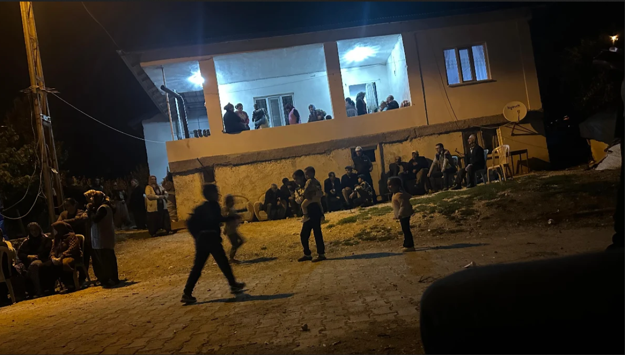 Adana'da kan donduran cinayet: Annesi Nimet Araz'ı önce bıçakladı ardından bastonla boğarak  öldürdü!