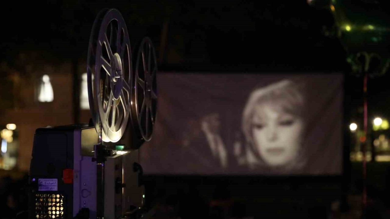 Yeşilçam Rüzgarı: Nostalji Dolu Yeşilçam Festivali Başladı