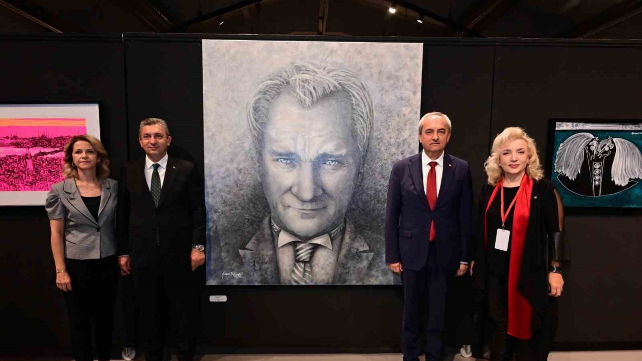 Cumhuriyet'in 101. Yılına Özel Sergi Antalya'da Sanatseverlerle Buluştu