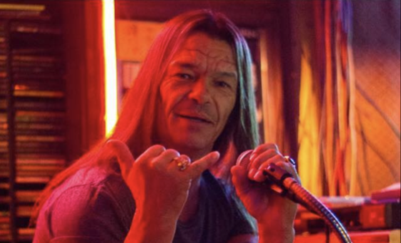 Ünlü DJ,  evinde kafası kesilmiş halde bulundu