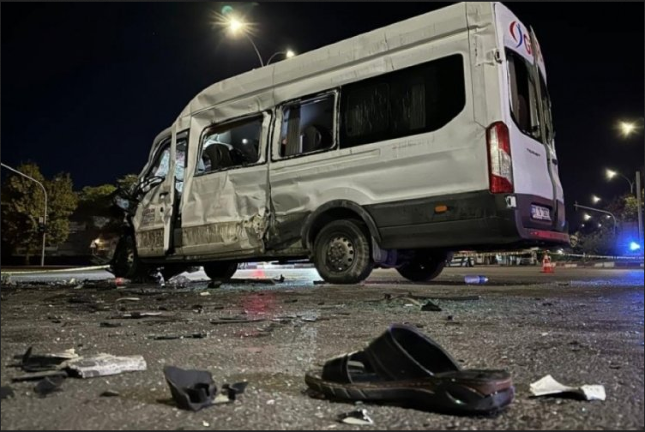 Gaziantep'te feci kaza! 3'ü ağır 13 yaralı