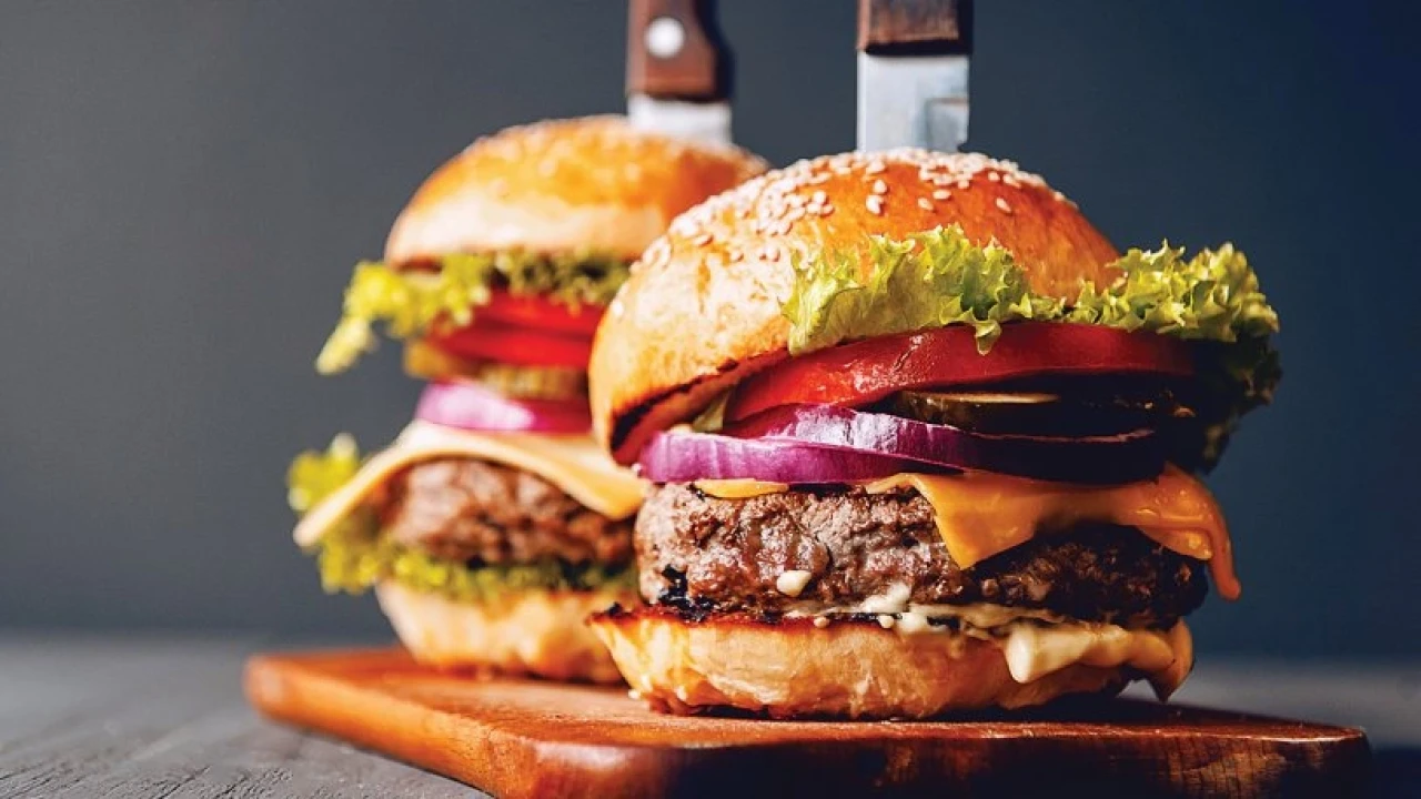 McDonald's'ta hamburger yiyen 49 kişiye ölümcül bakteri bulaştı, 