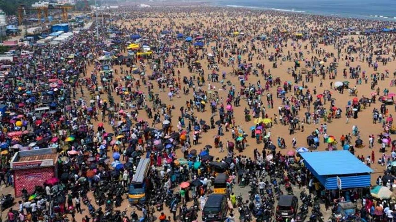 Hindistan'da 5 kişi sıcak çarpmasından hayatını kaybetti