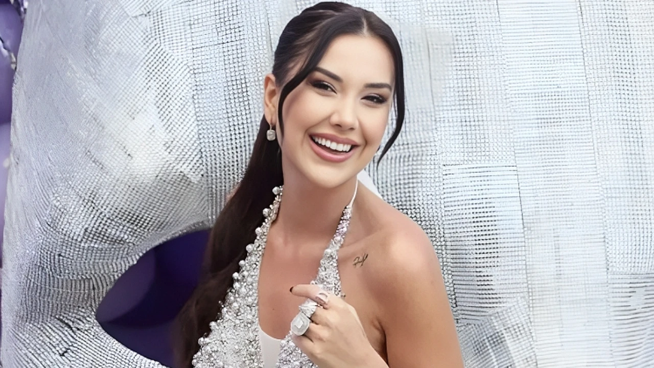 Dİlan Polat,  kardeşi ile dudak dudağa görüntülendi!