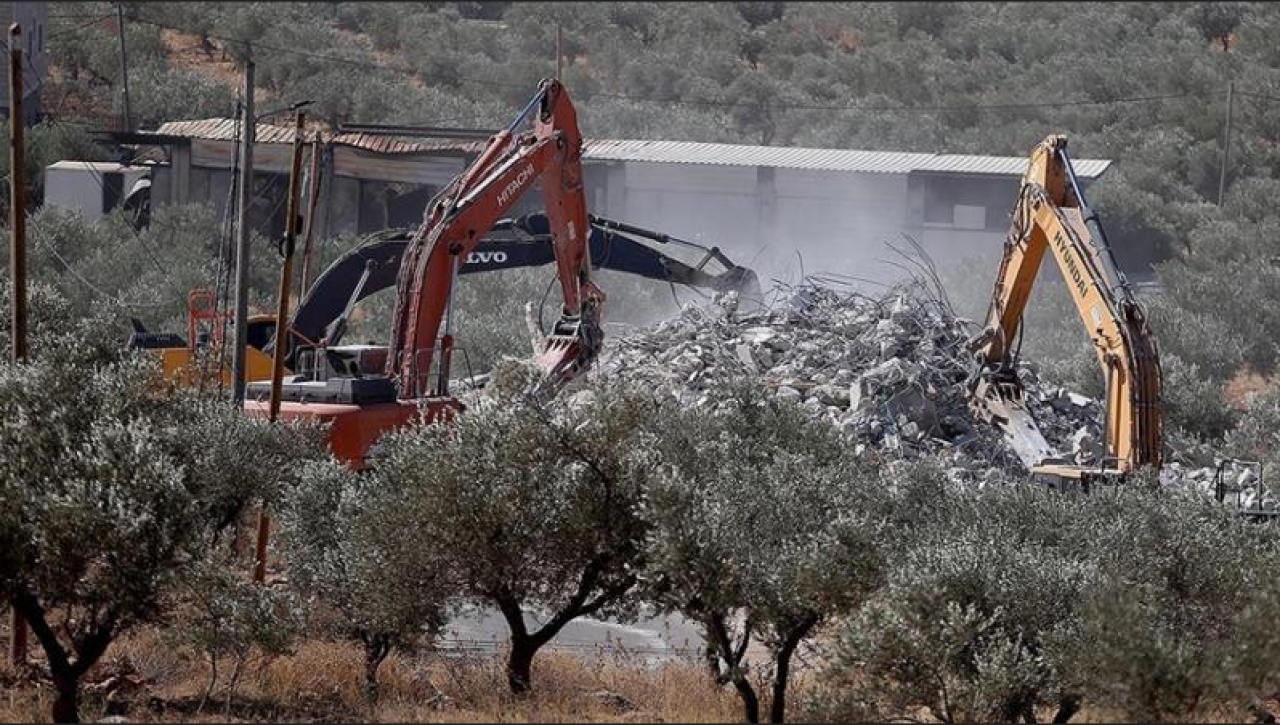 İsrail Ordusu,  Batı Şeria’da Filistinlilere Ait 5 Evi Yıktı