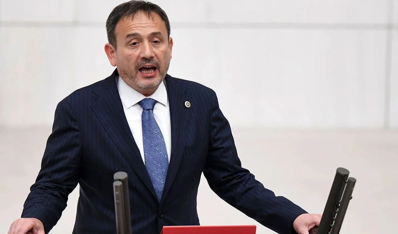 AK Parti milletvekilinden eleştirilere sert yanıt: "O yolları baban mı açtı?"