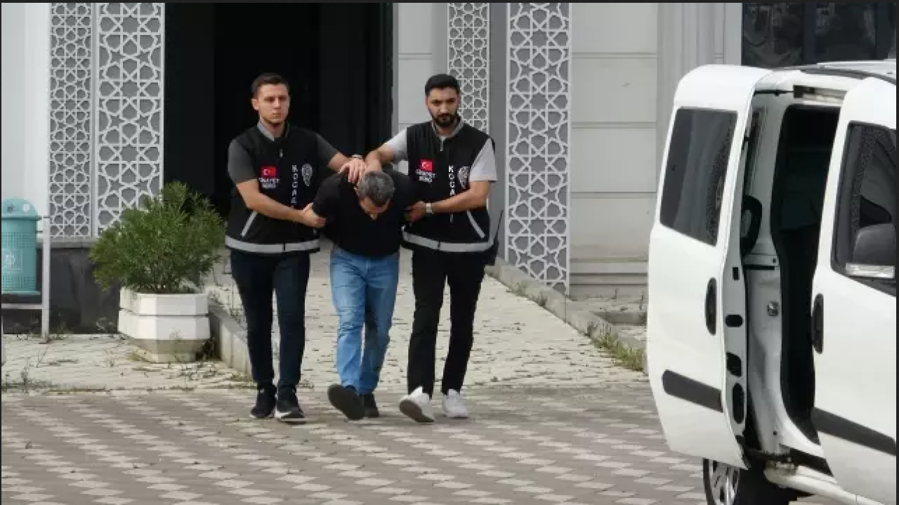 Kocaeli'de kanlı hesaplaşma! Husumetli olduğu yeğeninin Eşi  Enes Yiğit Toraman'ı otobüste öldürdü!