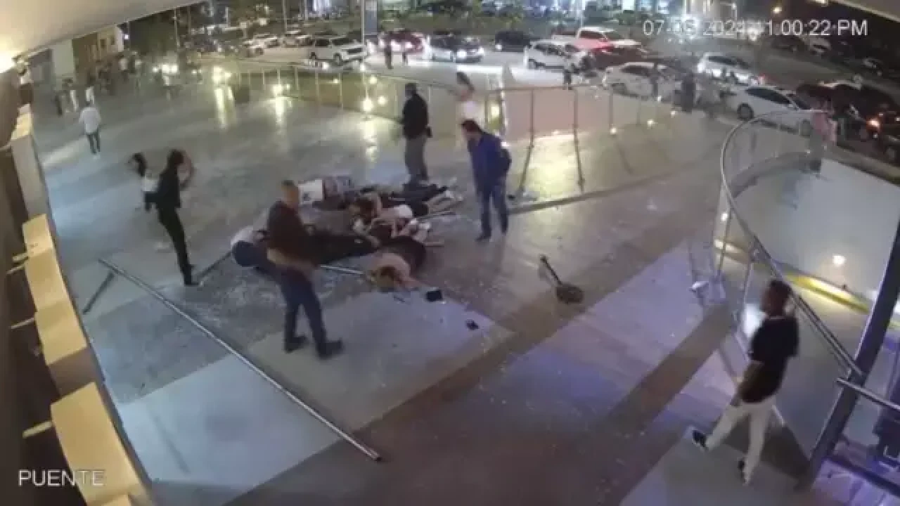 Meksika’da gece kulübü faciası: Cam balkon çöktü,  3 kişi öldü,  16 yaralı