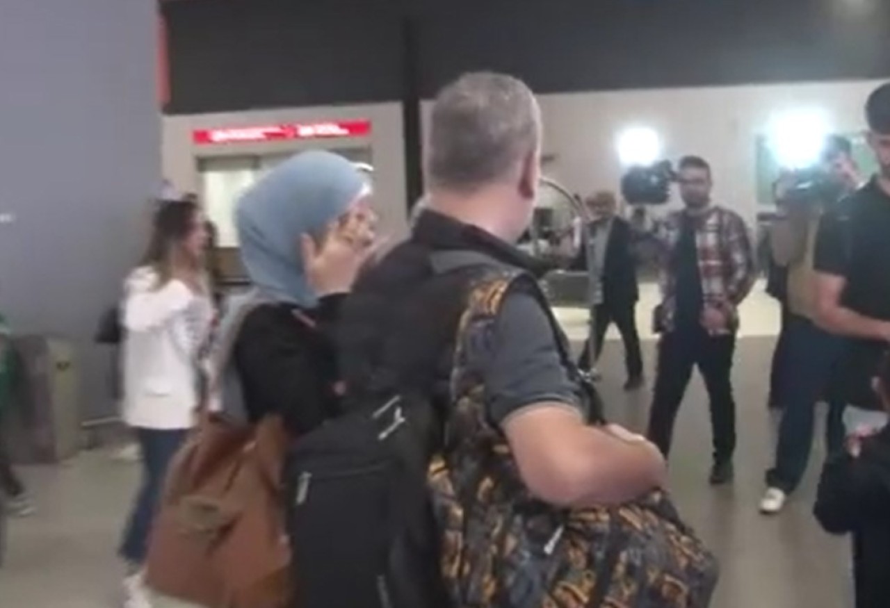 Lübnan'dan tahliye edilenler İstanbul'a ulaştılar